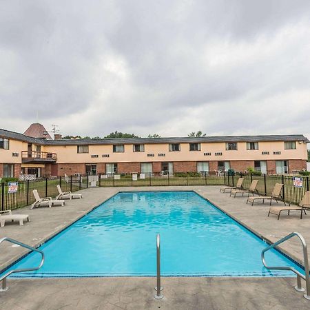 Days Inn By Wyndham Berlin Meriden Zewnętrze zdjęcie