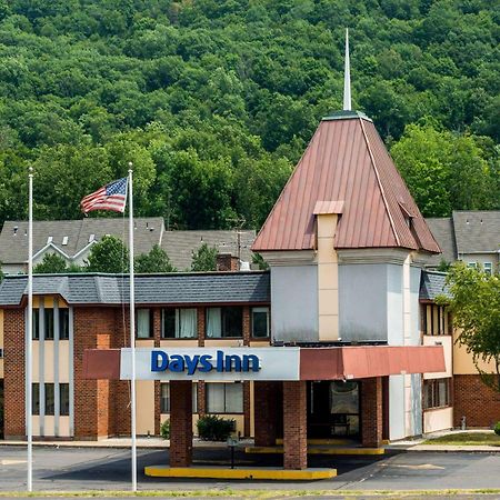 Days Inn By Wyndham Berlin Meriden Zewnętrze zdjęcie