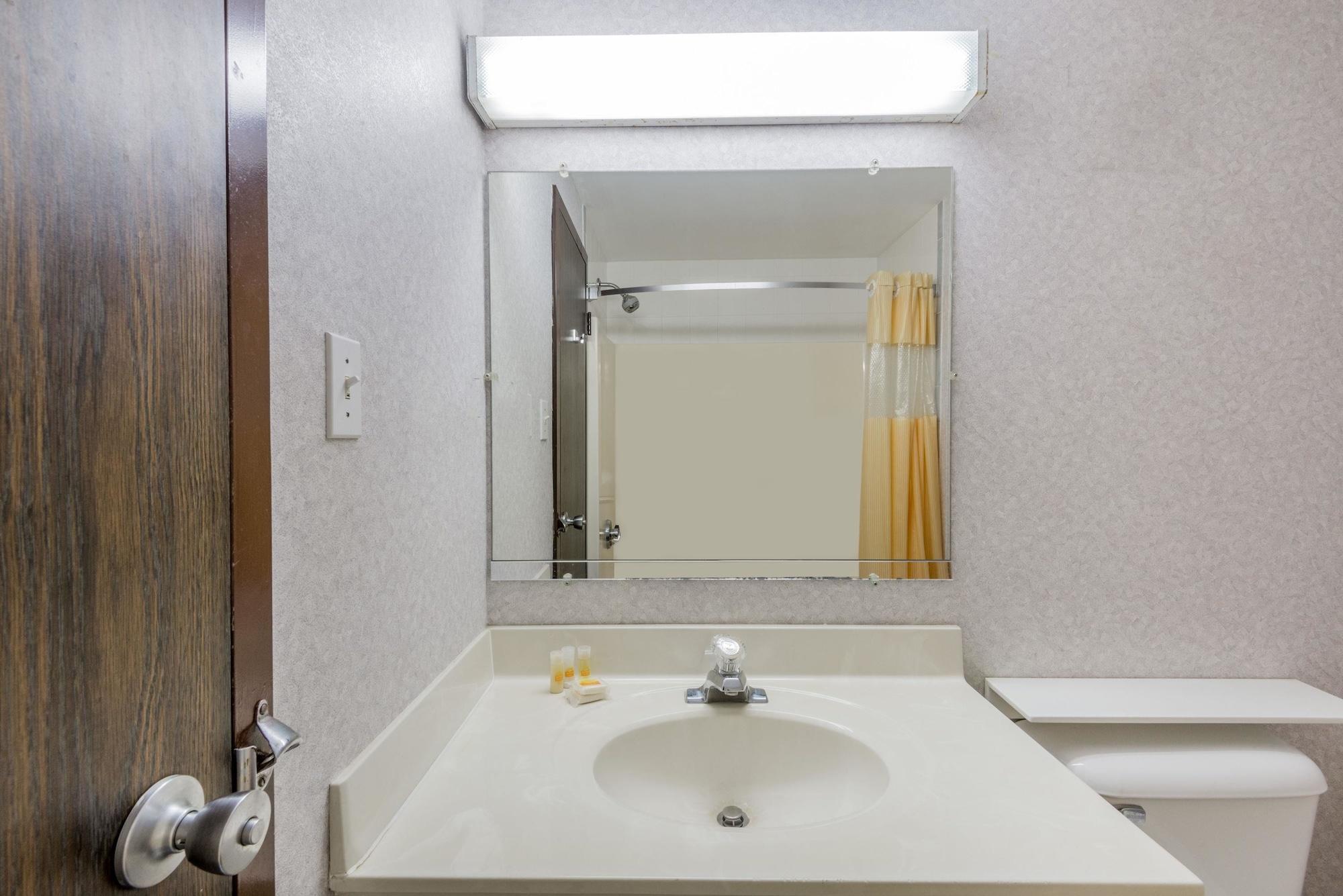 Days Inn By Wyndham Berlin Meriden Zewnętrze zdjęcie